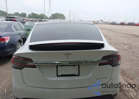 2019 Tesla Model X из США, поврежденный, VIN 5YJXCAE26KF188744